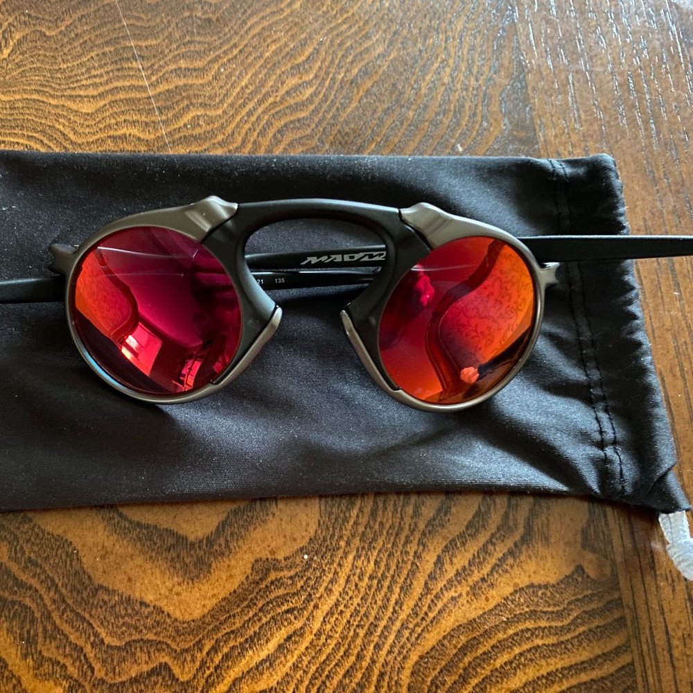 Oakley Polarized Madman Sunglasses in Brand New Condition